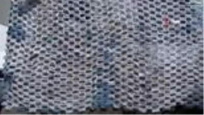 Pandemi sürecinde kullanılan 2 bin 450 maske ile duvar kaplandı Pandemi sürecinde kullanılan 2 bin 450 maske ile duvar kaplandı