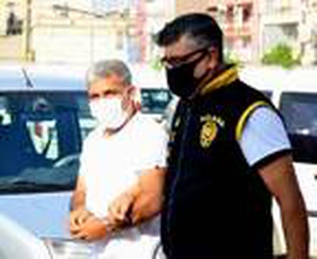 Polisin yakaladığı firari hükümlü, yüzünü cerrahi maskeyle gizledi