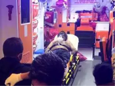 Psikiyatri bölümünde yatan hasta ateşe verdiği odasında hayatını kaybetti, olayda 2 kişi de yaralandı Psikiyatri bölümünde yatan hasta ateşe verdiği odasında hayatını kaybetti, olayda 2 kişi de yaralandı