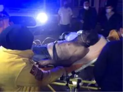 Psikiyatri bölümünde yatan hasta ateşe verdiği odasında hayatını kaybetti, olayda 2 kişi de yaralandı Psikiyatri bölümünde yatan hasta ateşe verdiği odasında hayatını kaybetti, olayda 2 kişi de yaralandı