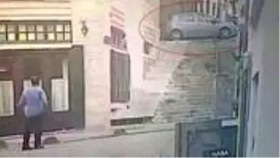 Saldırganlar, çarptıkları aileyi darbettiler yetmedi paralarını çaldılar Saldırganlar, çarptıkları aileyi darbettiler yetmedi paralarını çaldılar