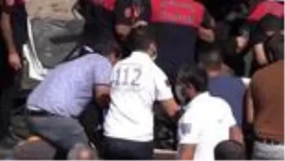 Şanlıurfa'da iki otomobil çarpıştı: 5 yaralı Şanlıurfa'da iki otomobil çarpıştı: 5 yaralı