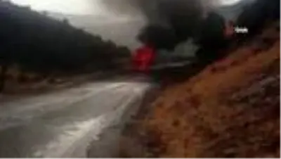 Seyir halindeki araç alev topuna döndü Seyir halindeki araç alev topuna döndü