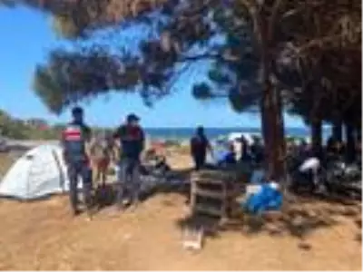 Şile'de sosyal mesafe ve maske kuralına uymayan kampçılara jandarma baskın yaptı Şile'de sosyal mesafe ve maske kuralına uymayan kampçılara jandarma baskın yaptı