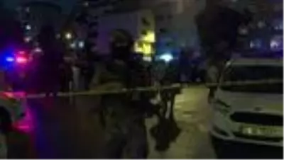 Son dakika haber! Şişli'de çıkan silahlı çatışmada kurşunlar polis aracına isabet etti Son dakika haber! Şişli'de çıkan silahlı çatışmada kurşunlar polis aracına isabet etti