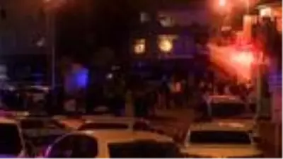 ŞİŞLİ'DE EKİP ARACINA KURŞUN İSABET ETTİ, 2 KİŞİ GÖZALTINA ALINDI ŞİŞLİ'DE EKİP ARACINA KURŞUN İSABET ETTİ, 2 KİŞİ GÖZALTINA ALINDI