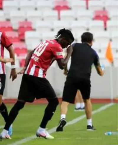 Son dakika! Sivasspor'da Kayode ilk resmi maçına çıktı Son dakika! Sivasspor'da Kayode ilk resmi maçına çıktı