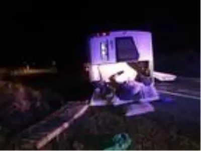 Siverek'te, şarampole devrilen minibüsteki 7 kişi yaralandı Siverek'te, şarampole devrilen minibüsteki 7 kişi yaralandı