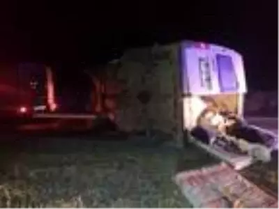 Siverek'te, şarampole devrilen minibüsteki 7 kişi yaralandı Siverek'te, şarampole devrilen minibüsteki 7 kişi yaralandı