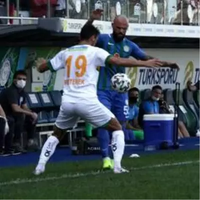 Süper Lig: Çaykur Rizespor: 0 Aytemiz Alanyaspor: 0 (İlk yarı) Süper Lig: Çaykur Rizespor: 0 Aytemiz Alanyaspor: 0 (İlk yarı)