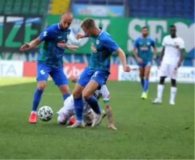 Çaykur Rizespor 3'ncü haftayı berabere tamamladı Çaykur Rizespor 3'ncü haftayı berabere tamamladı