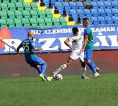 Çaykur Rizespor 3'ncü haftayı berabere tamamladı Çaykur Rizespor 3'ncü haftayı berabere tamamladı