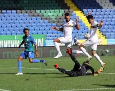 Çaykur Rizespor 3'ncü haftayı berabere tamamladı Çaykur Rizespor 3'ncü haftayı berabere tamamladı