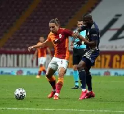 Derbi mücadelesinde müsabakanın ilk yarısı golsüz eşitlikle sonuçlandı Derbi mücadelesinde müsabakanın ilk yarısı golsüz eşitlikle sonuçlandı