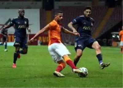 Derbi mücadelesinde müsabakanın ilk yarısı golsüz eşitlikle sonuçlandı Derbi mücadelesinde müsabakanın ilk yarısı golsüz eşitlikle sonuçlandı