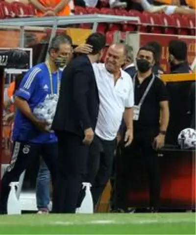 Derbi mücadelesinde müsabakanın ilk yarısı golsüz eşitlikle sonuçlandı Derbi mücadelesinde müsabakanın ilk yarısı golsüz eşitlikle sonuçlandı