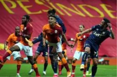 Derbi mücadelesinde müsabakanın ilk yarısı golsüz eşitlikle sonuçlandı Derbi mücadelesinde müsabakanın ilk yarısı golsüz eşitlikle sonuçlandı