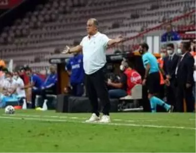 Derbi mücadelesinde müsabakanın ilk yarısı golsüz eşitlikle sonuçlandı Derbi mücadelesinde müsabakanın ilk yarısı golsüz eşitlikle sonuçlandı