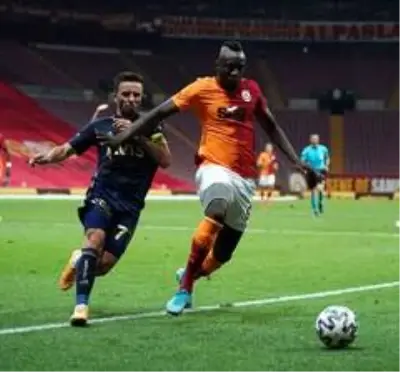 Galatasaray - Fenerbahçe karşılaşması 0-0 eşitlikle sona erdi Galatasaray - Fenerbahçe karşılaşması 0-0 eşitlikle sona erdi
