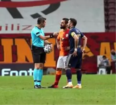 Galatasaray - Fenerbahçe karşılaşması 0-0 eşitlikle sona erdi Galatasaray - Fenerbahçe karşılaşması 0-0 eşitlikle sona erdi