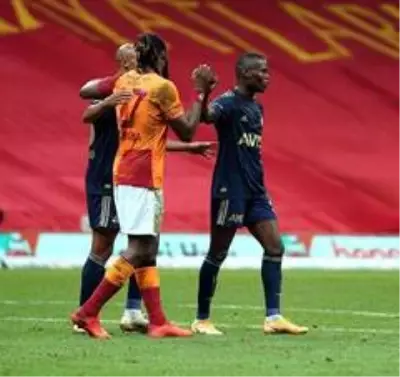 Galatasaray - Fenerbahçe karşılaşması 0-0 eşitlikle sona erdi Galatasaray - Fenerbahçe karşılaşması 0-0 eşitlikle sona erdi