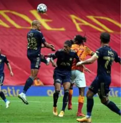 Galatasaray - Fenerbahçe karşılaşması 0-0 eşitlikle sona erdi Galatasaray - Fenerbahçe karşılaşması 0-0 eşitlikle sona erdi