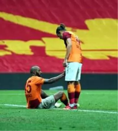 Galatasaray - Fenerbahçe karşılaşması 0-0 eşitlikle sona erdi Galatasaray - Fenerbahçe karşılaşması 0-0 eşitlikle sona erdi