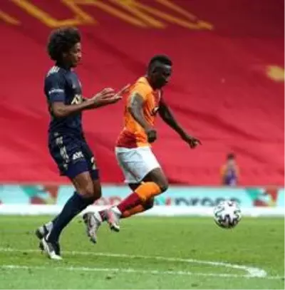 Galatasaray - Fenerbahçe karşılaşması 0-0 eşitlikle sona erdi Galatasaray - Fenerbahçe karşılaşması 0-0 eşitlikle sona erdi