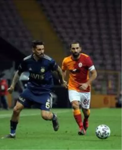 Galatasaray - Fenerbahçe karşılaşması 0-0 eşitlikle sona erdi Galatasaray - Fenerbahçe karşılaşması 0-0 eşitlikle sona erdi