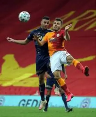 Galatasaray - Fenerbahçe karşılaşması 0-0 eşitlikle sona erdi Galatasaray - Fenerbahçe karşılaşması 0-0 eşitlikle sona erdi
