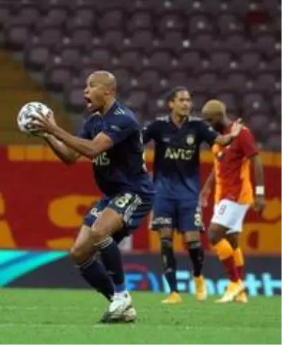 Galatasaray - Fenerbahçe karşılaşması 0-0 eşitlikle sona erdi Galatasaray - Fenerbahçe karşılaşması 0-0 eşitlikle sona erdi