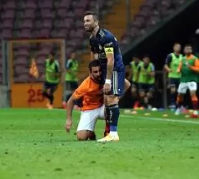 Galatasaray - Fenerbahçe karşılaşması 0-0 eşitlikle sona erdi Galatasaray - Fenerbahçe karşılaşması 0-0 eşitlikle sona erdi