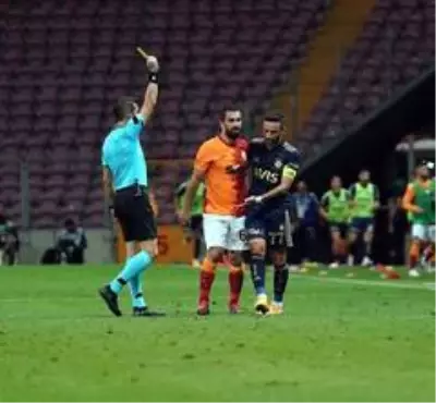 Galatasaray - Fenerbahçe karşılaşması 0-0 eşitlikle sona erdi Galatasaray - Fenerbahçe karşılaşması 0-0 eşitlikle sona erdi