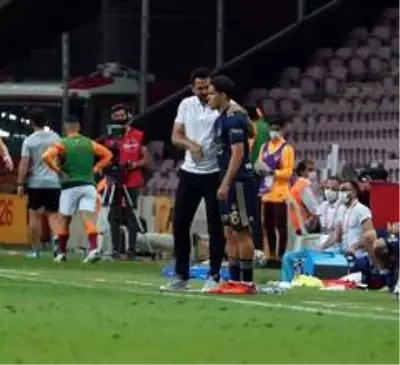 Galatasaray - Fenerbahçe karşılaşması 0-0 eşitlikle sona erdi Galatasaray - Fenerbahçe karşılaşması 0-0 eşitlikle sona erdi