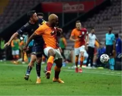 Galatasaray - Fenerbahçe karşılaşması 0-0 eşitlikle sona erdi Galatasaray - Fenerbahçe karşılaşması 0-0 eşitlikle sona erdi