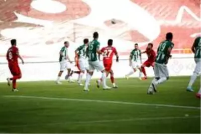 Süper Lig: Konyaspor: 1 Beşiktaş: 0 (İlk yarı) Süper Lig: Konyaspor: 1 Beşiktaş: 0 (İlk yarı)
