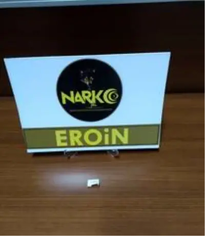 Son Dakika: Şüpheli şahısın üzerinden eroin çıktı Son Dakika: Şüpheli şahısın üzerinden eroin çıktı