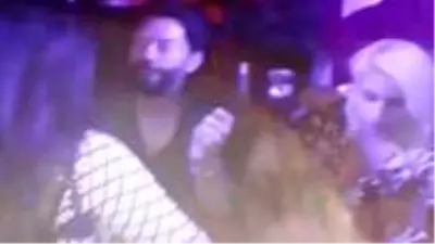 Taksim'deki gece kulüplerinden isyan ettiren görüntüler! Koronaya rağmen sabaha kadar eğlendiler Taksim'deki gece kulüplerinden isyan ettiren görüntüler! Koronaya rağmen sabaha kadar eğlendiler