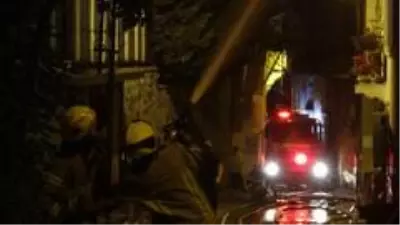 Son dakika haberi... Tarihi ahşap evde çıkan yangın mahalleliyi sokağa döktü Son dakika haberi... Tarihi ahşap evde çıkan yangın mahalleliyi sokağa döktü