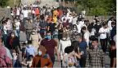 Son dakika! Tarihi On Gözlü Köprü'de maske ve sosyal mesafe unutuldu Son dakika! Tarihi On Gözlü Köprü'de maske ve sosyal mesafe unutuldu