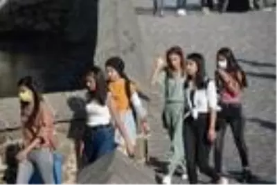 Son dakika! Tarihi On Gözlü Köprü'de maske ve sosyal mesafe unutuldu Son dakika! Tarihi On Gözlü Köprü'de maske ve sosyal mesafe unutuldu