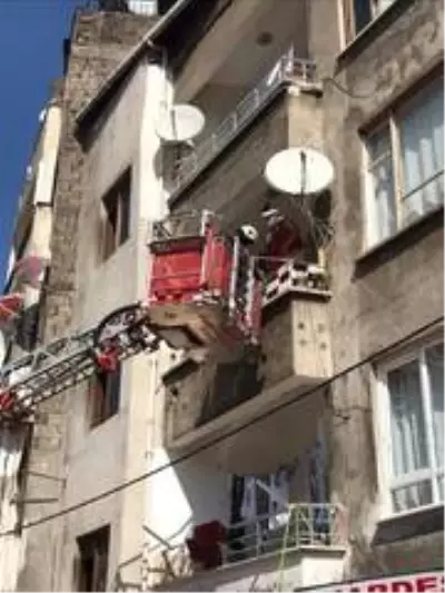 Son dakika haberi | Yangında mahsur kalan 3 kişi kurtarıldı Son dakika haberi | Yangında mahsur kalan 3 kişi kurtarıldı