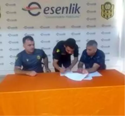 Yeni Malatyaspor altyapıdan 2 futbolcu ile profesyonel sözleşme imzaladı Yeni Malatyaspor altyapıdan 2 futbolcu ile profesyonel sözleşme imzaladı