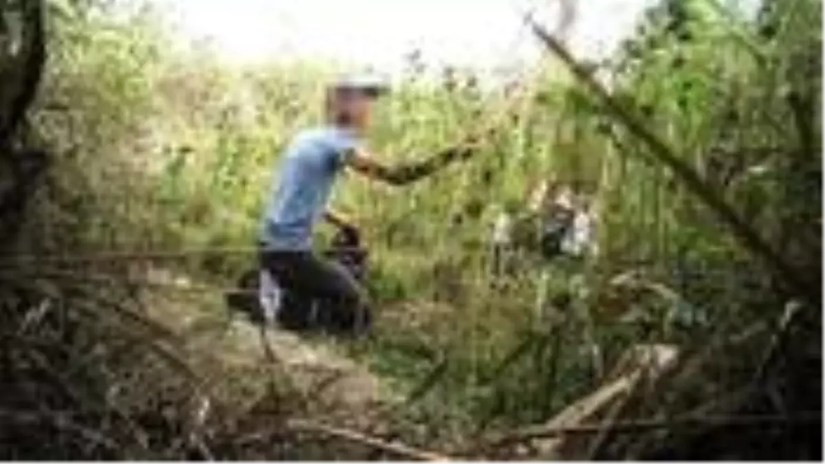 Zehir tacirleri, günlerce takip edildikten sonra yakayı 'fotokapan'la ele verdi