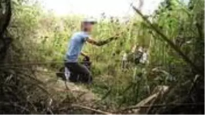 Zehir tacirleri, günlerce takip edildikten sonra yakayı 'fotokapan'la ele verdi Zehir tacirleri, günlerce takip edildikten sonra yakayı 'fotokapan'la ele verdi