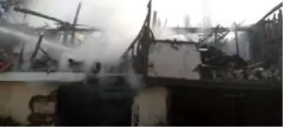 Kütahya'da 2 ev yanarak kül oldu Kütahya'da 2 ev yanarak kül oldu
