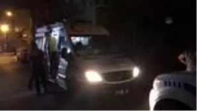 Adana'da bıçakla yaralanan kişi hastaneye kaldırıldı Adana'da bıçakla yaralanan kişi hastaneye kaldırıldı