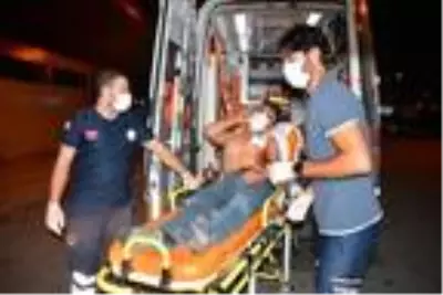Adana'da sokak ortasında bıçaklı kavga: 1 yaralı Adana'da sokak ortasında bıçaklı kavga: 1 yaralı