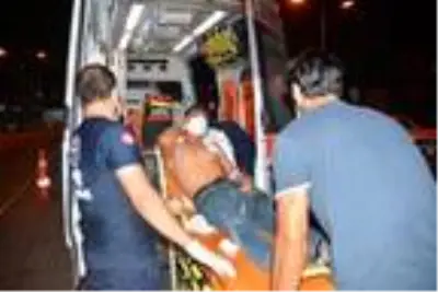 Adana'da sokak ortasında bıçaklı kavga: 1 yaralı Adana'da sokak ortasında bıçaklı kavga: 1 yaralı