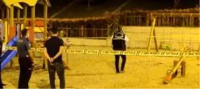 Arnavutköy'de çocuk parkında silahlı saldırı: 1 yaralı Arnavutköy'de çocuk parkında silahlı saldırı: 1 yaralı